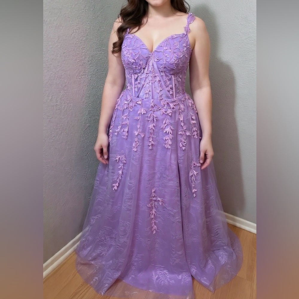 #256 Lavender Corset Bustier Boning Style Tulle Over Lace Gown-Size 14/Large